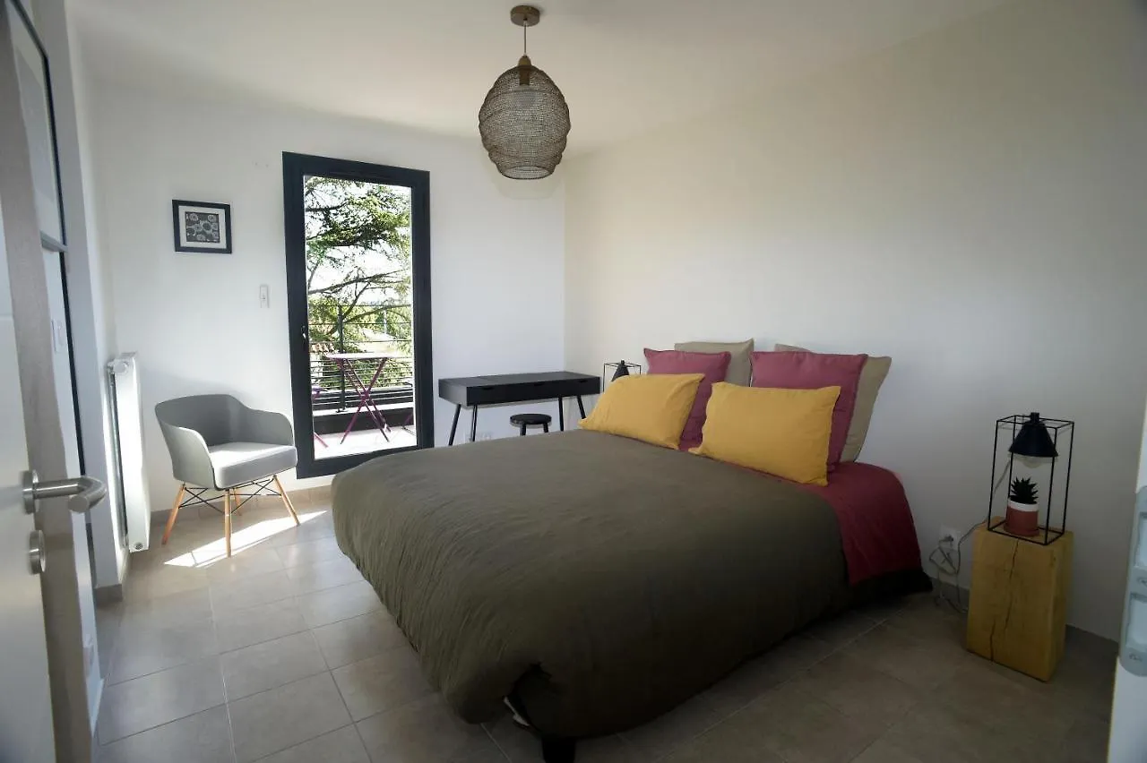 Maison Canopee Saint-Genis-les-Ollieres Bed & Breakfast